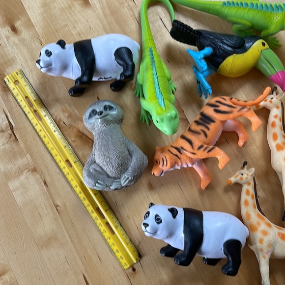 GUC set of 13 plastic animals for block center or other pretend play! - Picture 7 of 8